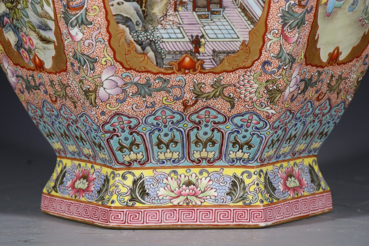 تحفة إمبراطورية نادرة: مزهرية سداسية الأضلاع بمقبضين مزدوجين ومزخرفة بنوافذ مناظر طبيعية بتقنية الباستيل من عهد الإمبراطور تشيان لونغ - صناعة يدوية فاخرة
