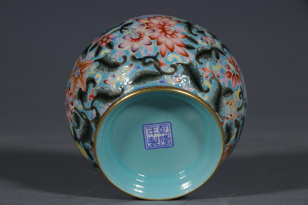 تحفة إمبراطورية نادرة: وعاء حفظ الشاي المزخرف بتقنية الباستيل على خلفية خضراء من عهد الإمبراطور تشيان لونغ - صناعة يدوية فاخرة